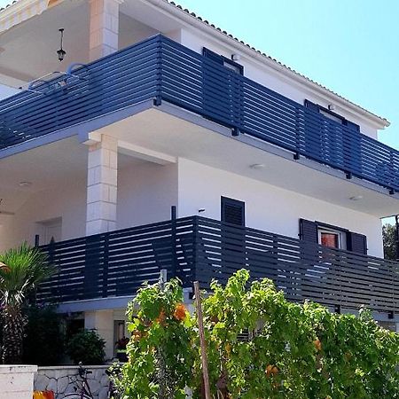 Sparadici Grebaštica المظهر الخارجي الصورة