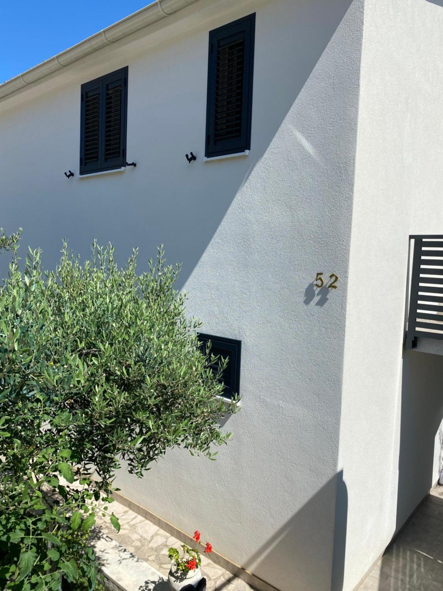 Sparadici Grebaštica المظهر الخارجي الصورة